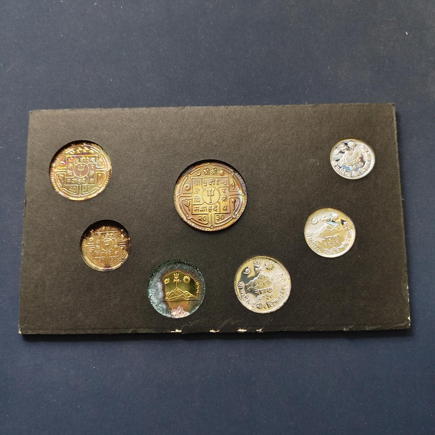 【全场包邮】纯粹捡漏拍498场-持续更新中 【少见】尼泊尔1973年官方精制套币-量8891-无外盒