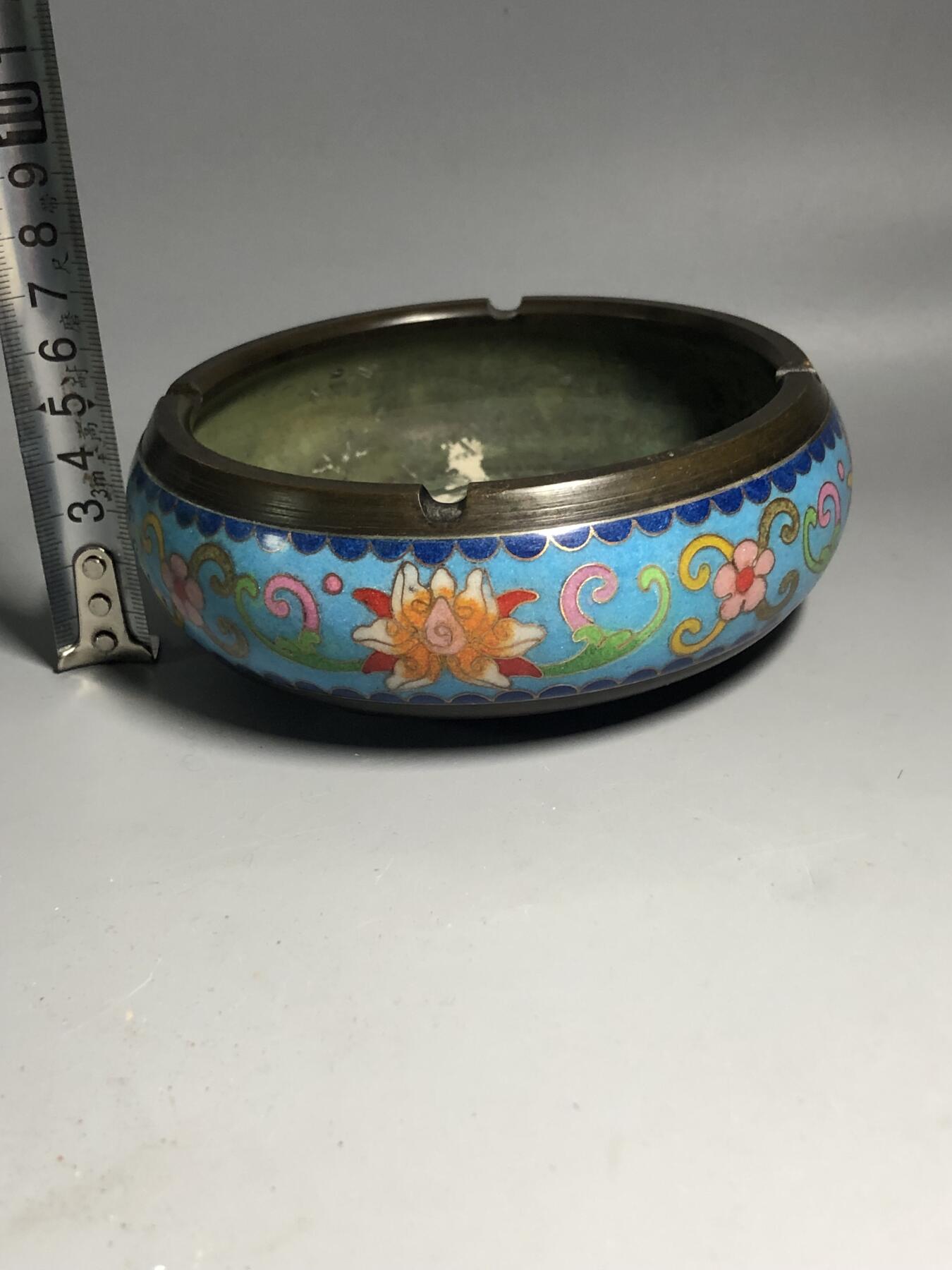 第五期杂项配饰拍卖 铜胎珐琅彩香炉有缺损