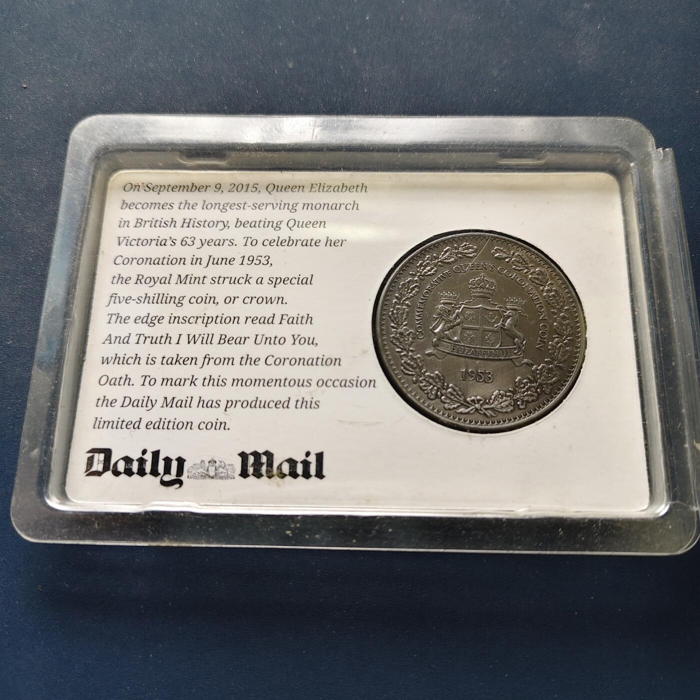 【全场包邮】纯粹捡漏拍498场-持续更新中 【纪念章】英国1953年女王加冕卡装克朗型纪念章