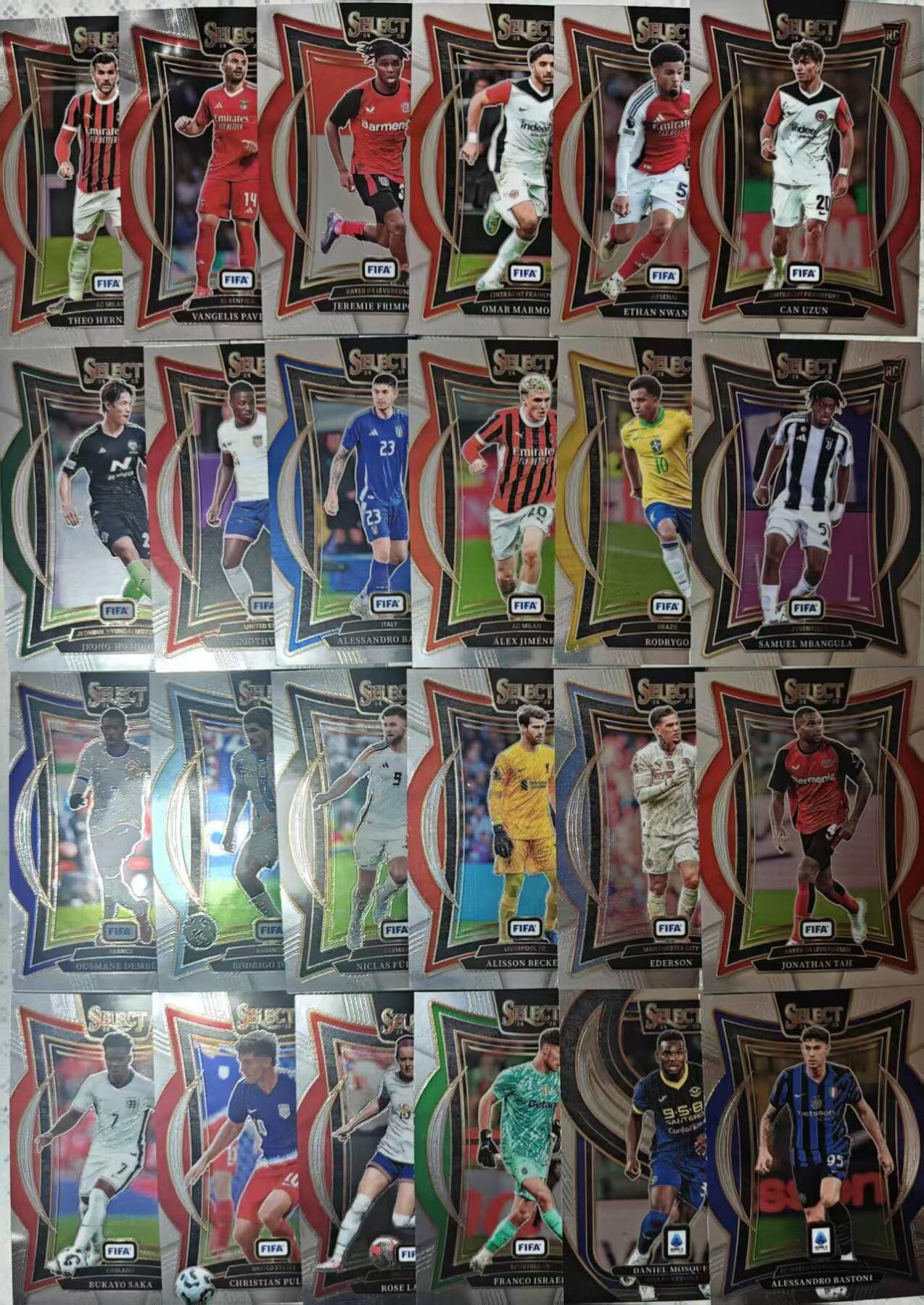 春节前倒数第二场！！龙虎卡牌-七四场（满200元包邮，无佣金，每周六结拍，欢迎送拍） 24张 折射卡 Panini Select FIFA系列的球星卡