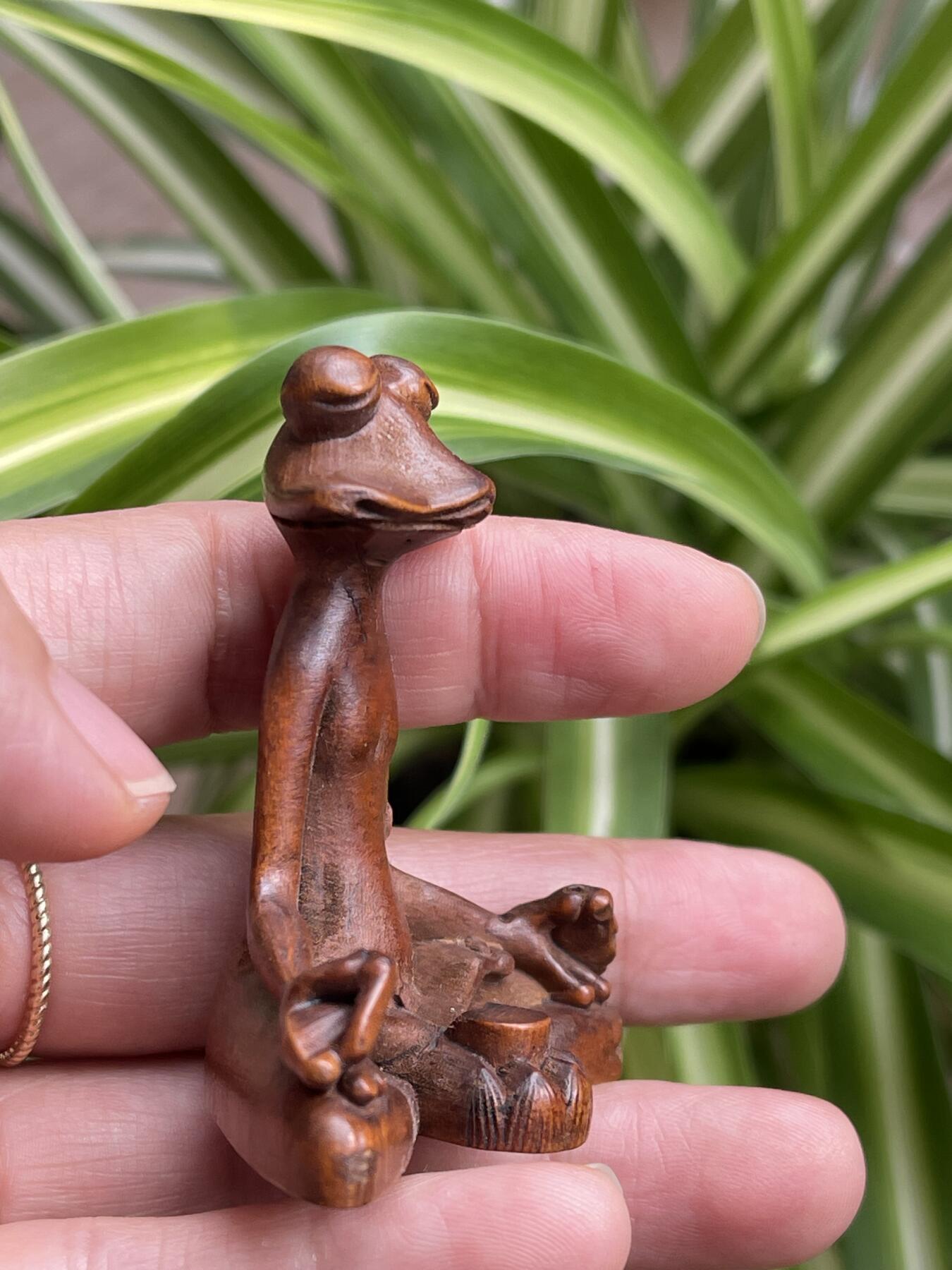 喵了个咪的第三期木器杂项小摆件拍卖 黄杨木呱呱来财