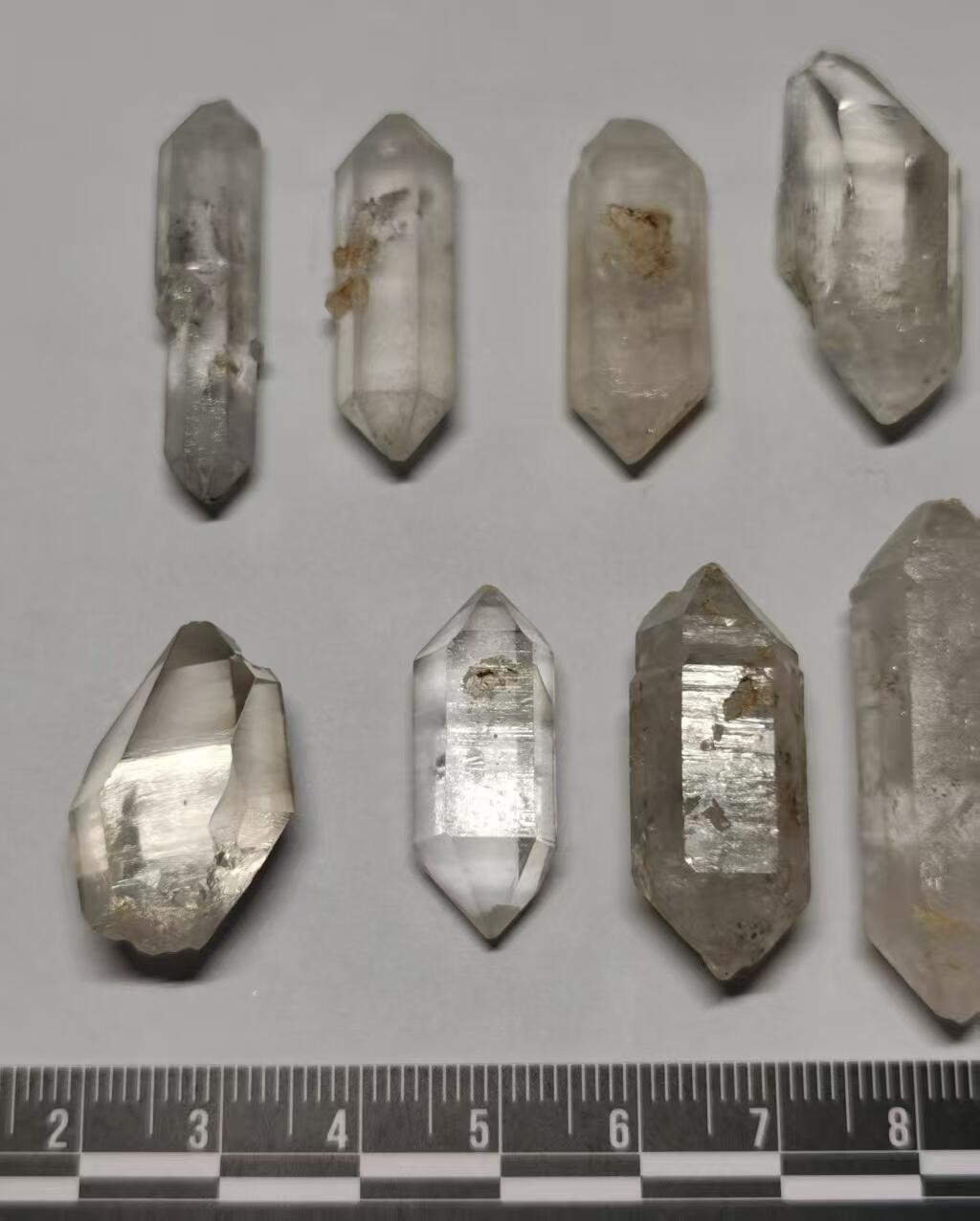 七河·世界币章矿标杂件每周小拍（总第36期）（周一结标） 藏家出品 X729（5） 浅色系云贵闪灵水晶原石一组10件  本件拍品由合作藏家邮寄