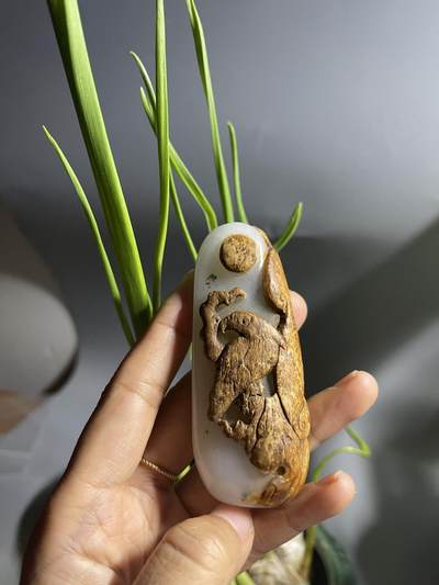 喵了个咪的第二期玉器杂项拍卖 - 和田玉巧雕原皮手把件