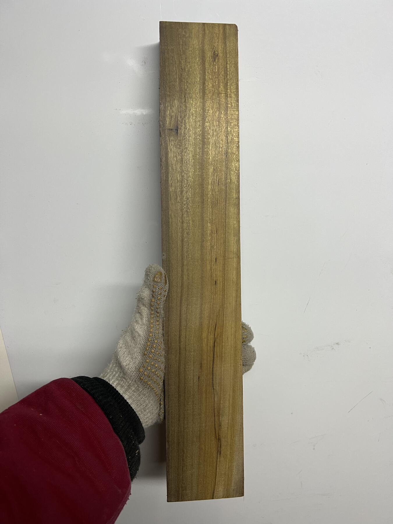 零元拍：NO.10 爆满金丝乌木金丝楠 可做镇尺 切牌子，无需打磨就已经金光闪闪。满金丝药香，尺寸约：41.5/7/3.5厚CM。