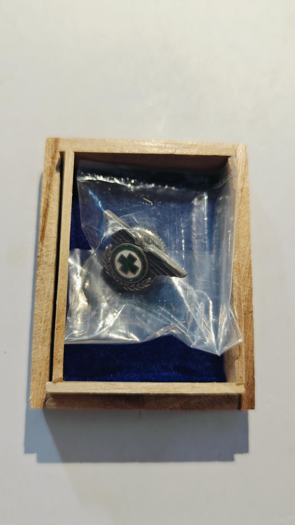 东亚勋章徽章主题拍卖7（80件） 交通安全绿十字略章