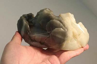 老和田玉正宗籽料巧雕山子摆件  老和田玉籽料巧雕山子摆件  