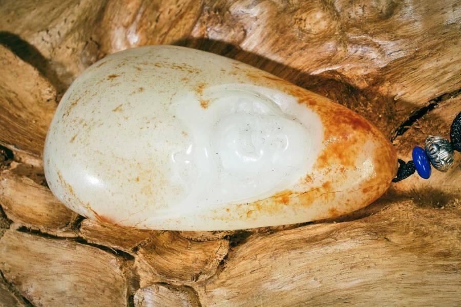 上海都达杂项专场十二（全场包邮】 和田玉籽料洒金皮精雕《笑口常开》挂件89-16