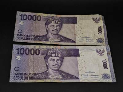 【淘币小摊】实时拍第八百五十六拍   无佣金福利纸币场   满百包邮可预留二周 每周一统一发货   - 印尼10000卢比纸币2张【有折】