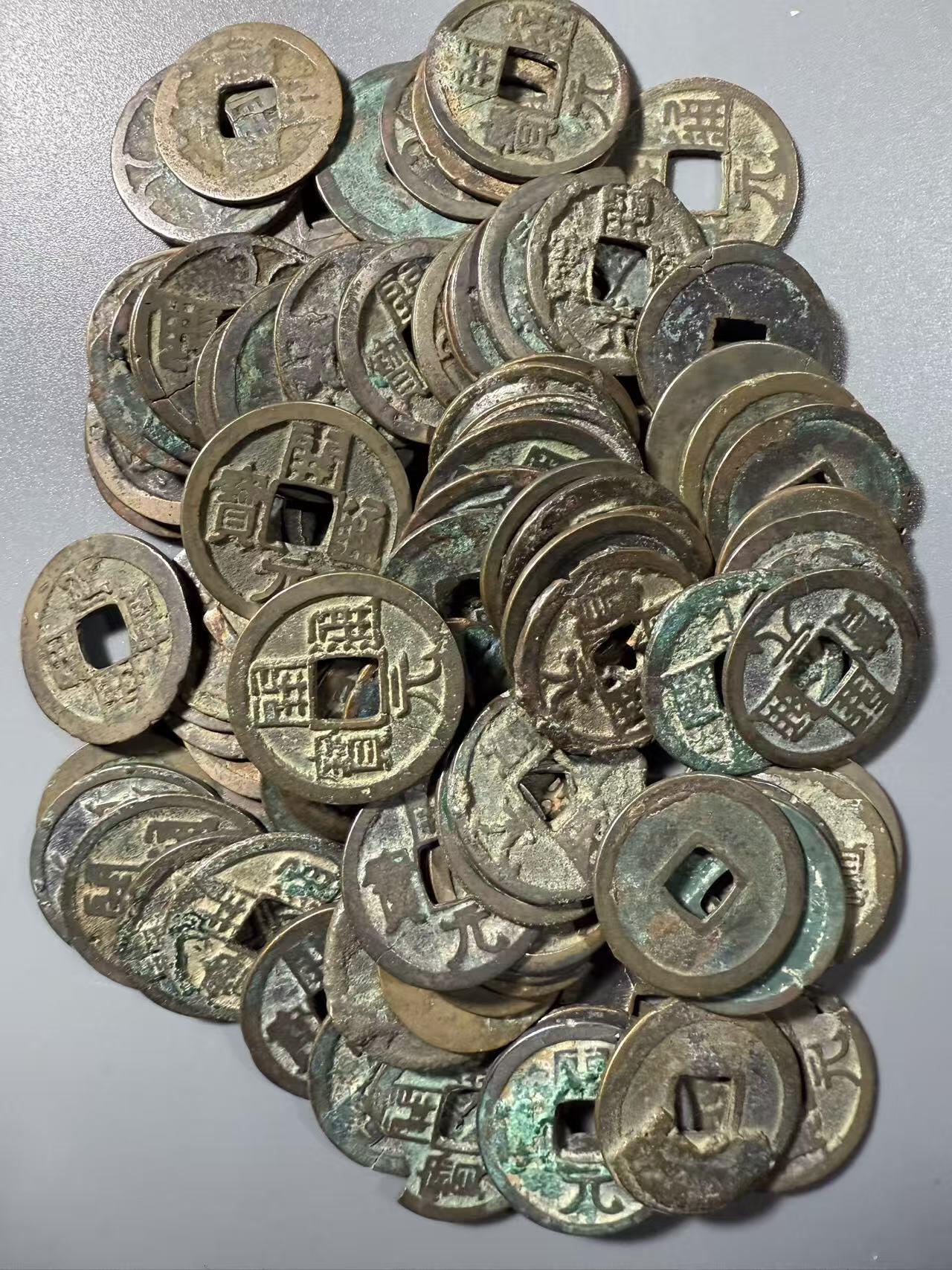 七河·世界币章小拍（总第37期）（周二结标） 开元通宝一组 “渡来钱”日本回流，重300多克；百枚左右 