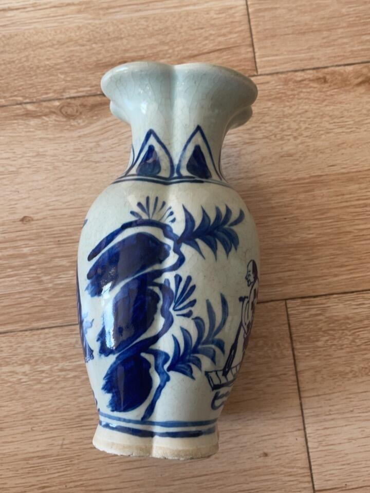 第五期杂项配饰拍卖 青花花瓶