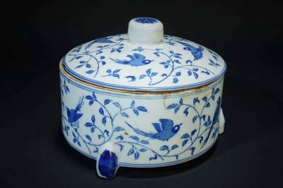 上海都达杂项专场90【全场包邮】  青花花鸟纹三足盖罐83-60