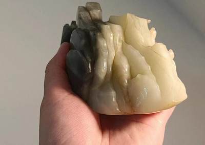 老和田玉正宗籽料巧雕山子摆件  老和田玉籽料巧雕山子摆件  