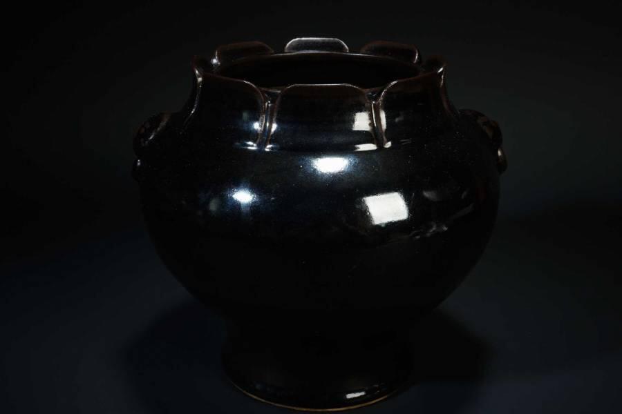 上海都达杂项专场十二（全场包邮】 乌金釉莲花口兽耳尊83-63