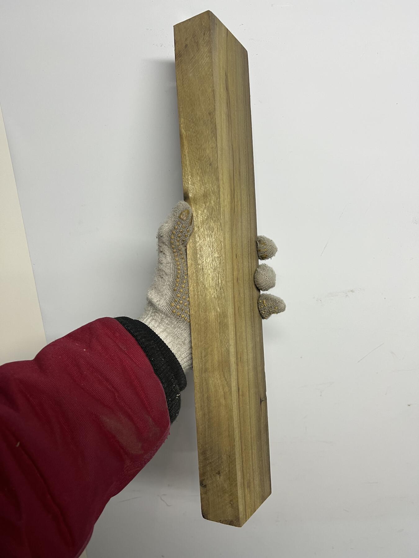 零元拍：NO.10 爆满金丝乌木金丝楠 可做镇尺 切牌子，无需打磨就已经金光闪闪。满金丝药香，尺寸约：41.5/7/3.5厚CM。