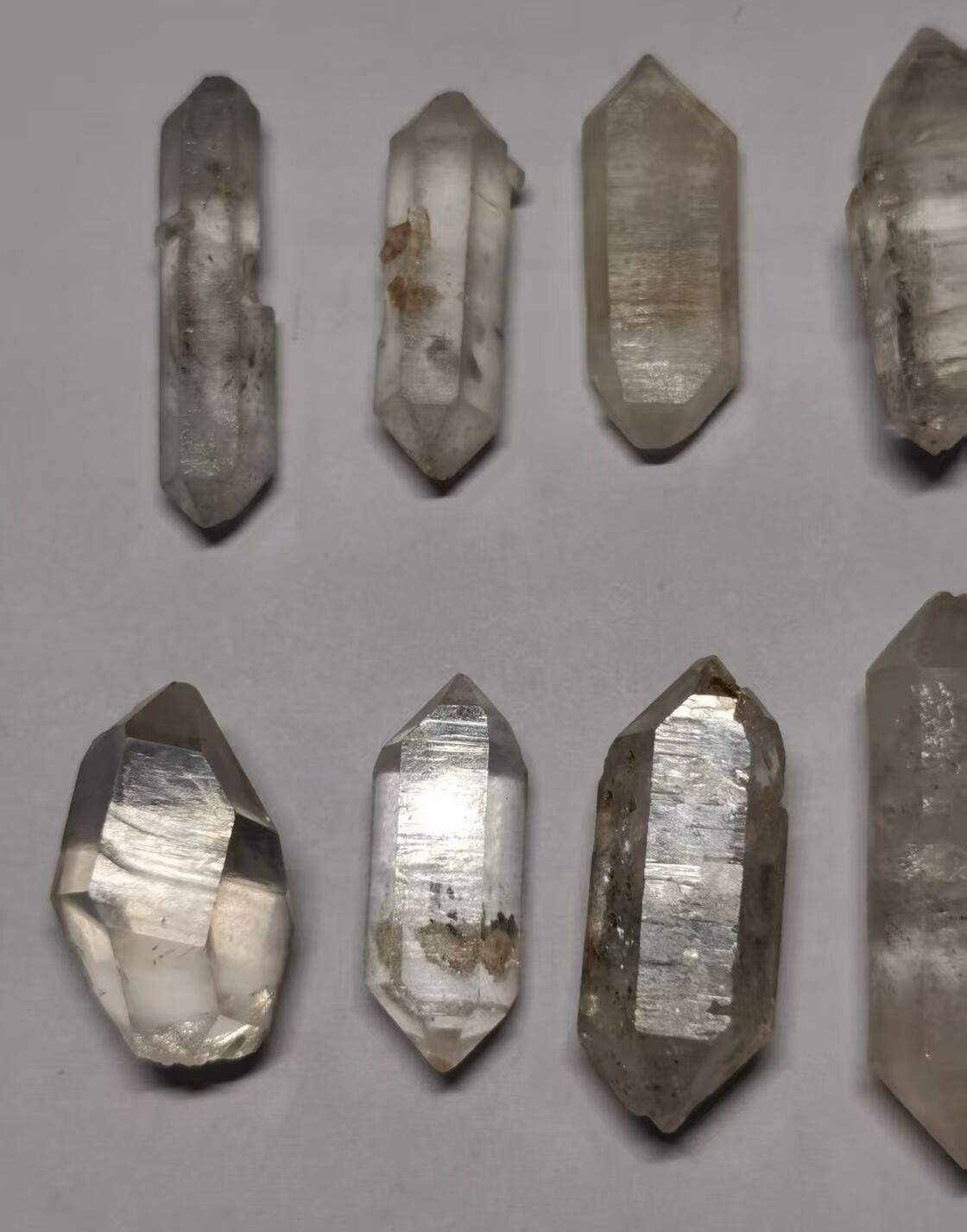 七河·世界币章矿标杂件每周小拍（总第36期）（周一结标） 藏家出品 X729（5） 浅色系云贵闪灵水晶原石一组10件  本件拍品由合作藏家邮寄