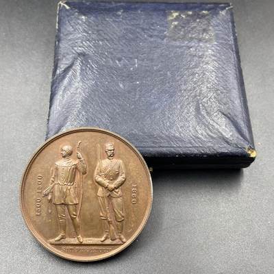 「木头集藏」章牌专场-第67场 - 1860年英国全国步枪协会原盒铜章，直径：47.5 mm，48.7 g，品相不错，原盒正常使用