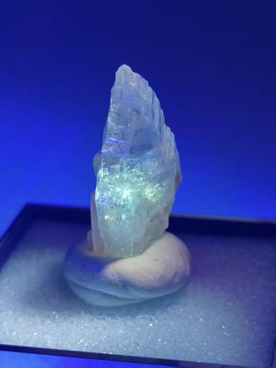 七河·世界币章矿标杂件每周小拍（总第36期）（周一结标） - 藏家出品 X740（1）马达加斯加红泥油胆水晶原石矿标 盒子矿 本件拍品由合作藏家邮寄