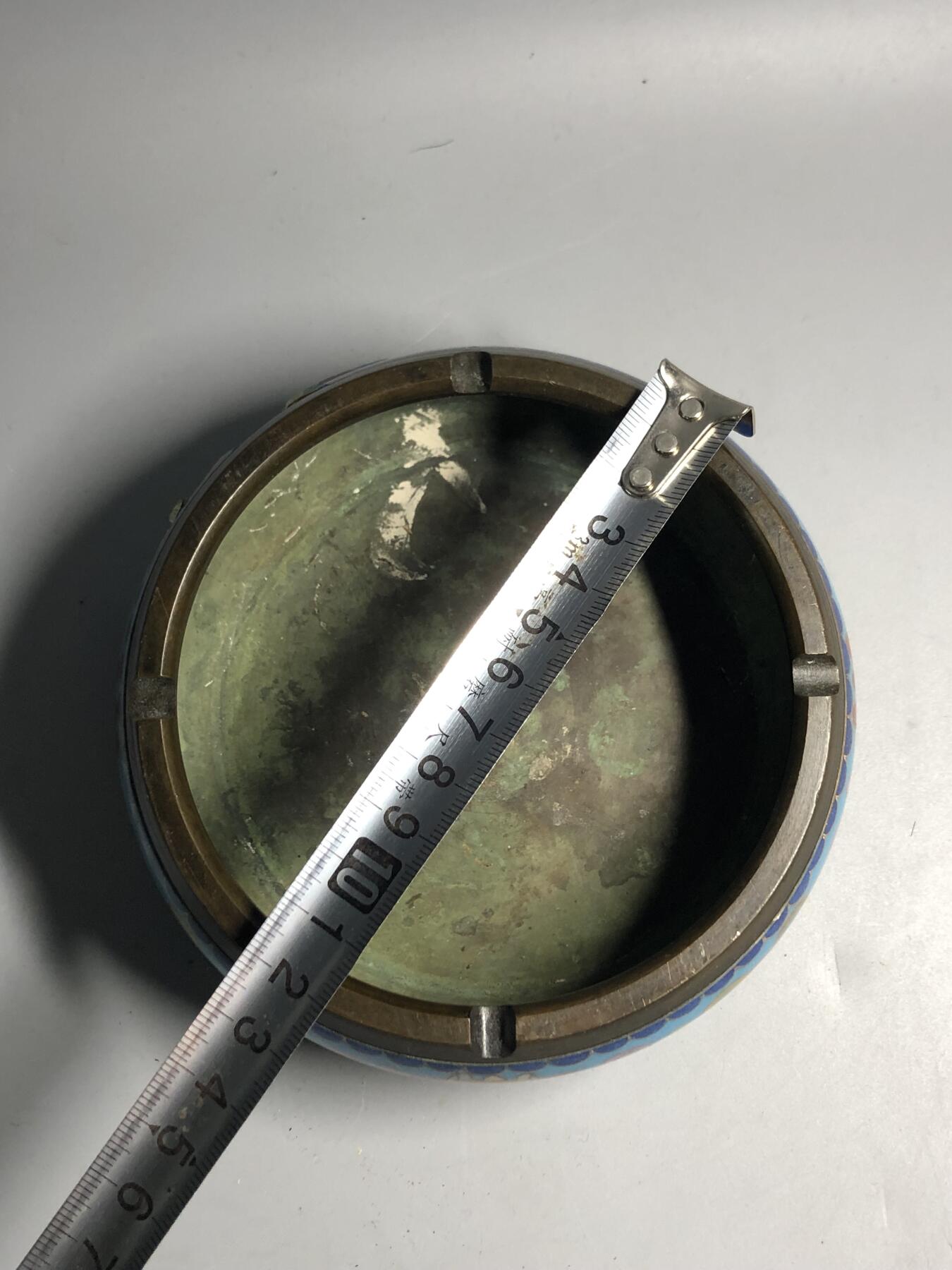 第五期杂项配饰拍卖 铜胎珐琅彩香炉有缺损