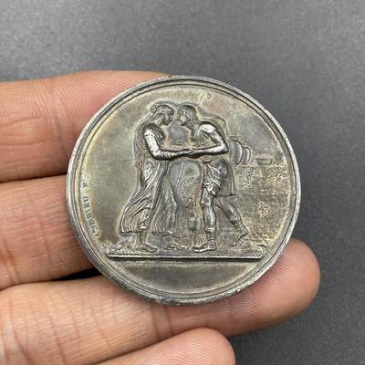 「木头集藏」章牌专场-第67场 - 法国婚礼纪念银章，直径：36.5 mm，21.8 g，边铭：手指 ARGENT （1845-1860年），品相不错