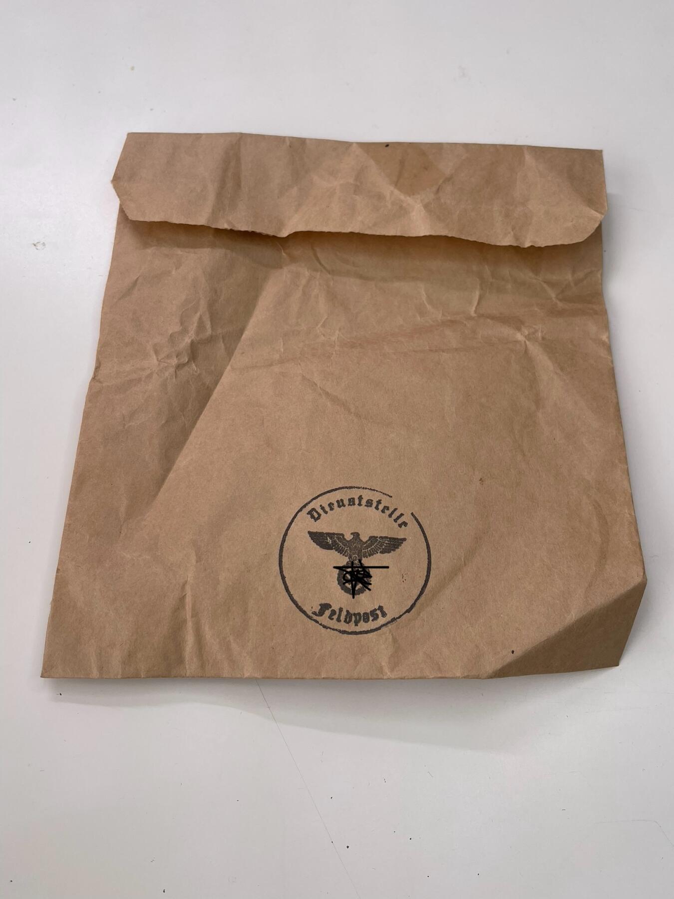 新时代收藏徽章红藏拍卖(第三十场)  徽章纸品证书杂项 二战德国鹰标证书或徽章牛皮纸袋 博物馆产品