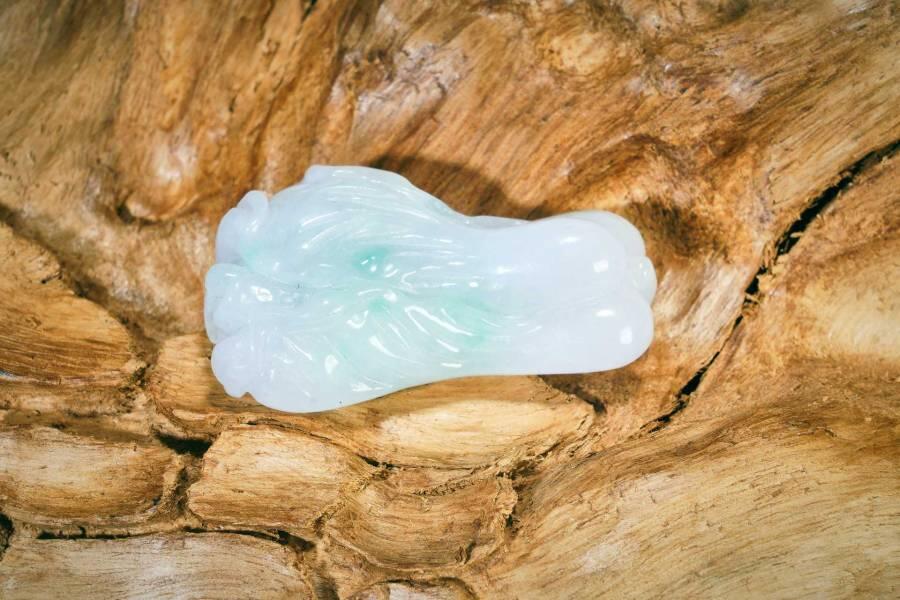 上海都达杂项专场十二（全场包邮】 天然冰糯种带绿翡翠（A货）精雕《百财》挂件89-11