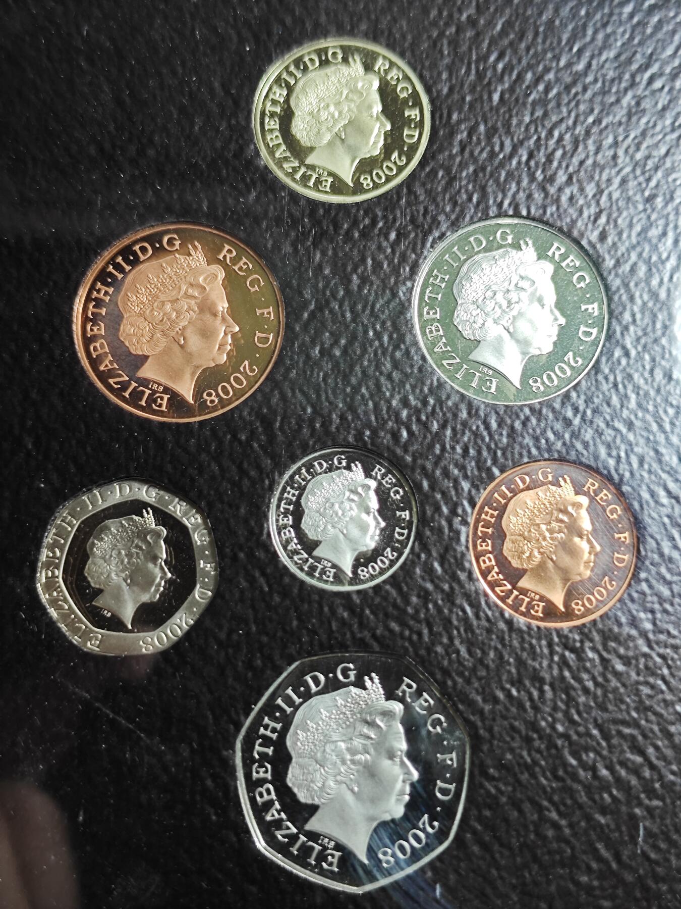 KK钱币收藏小铺  第400期  百期特拍（四拍之四）2月预留时间 周末发货  2008英国女王盾牌精制套币 盒证齐全