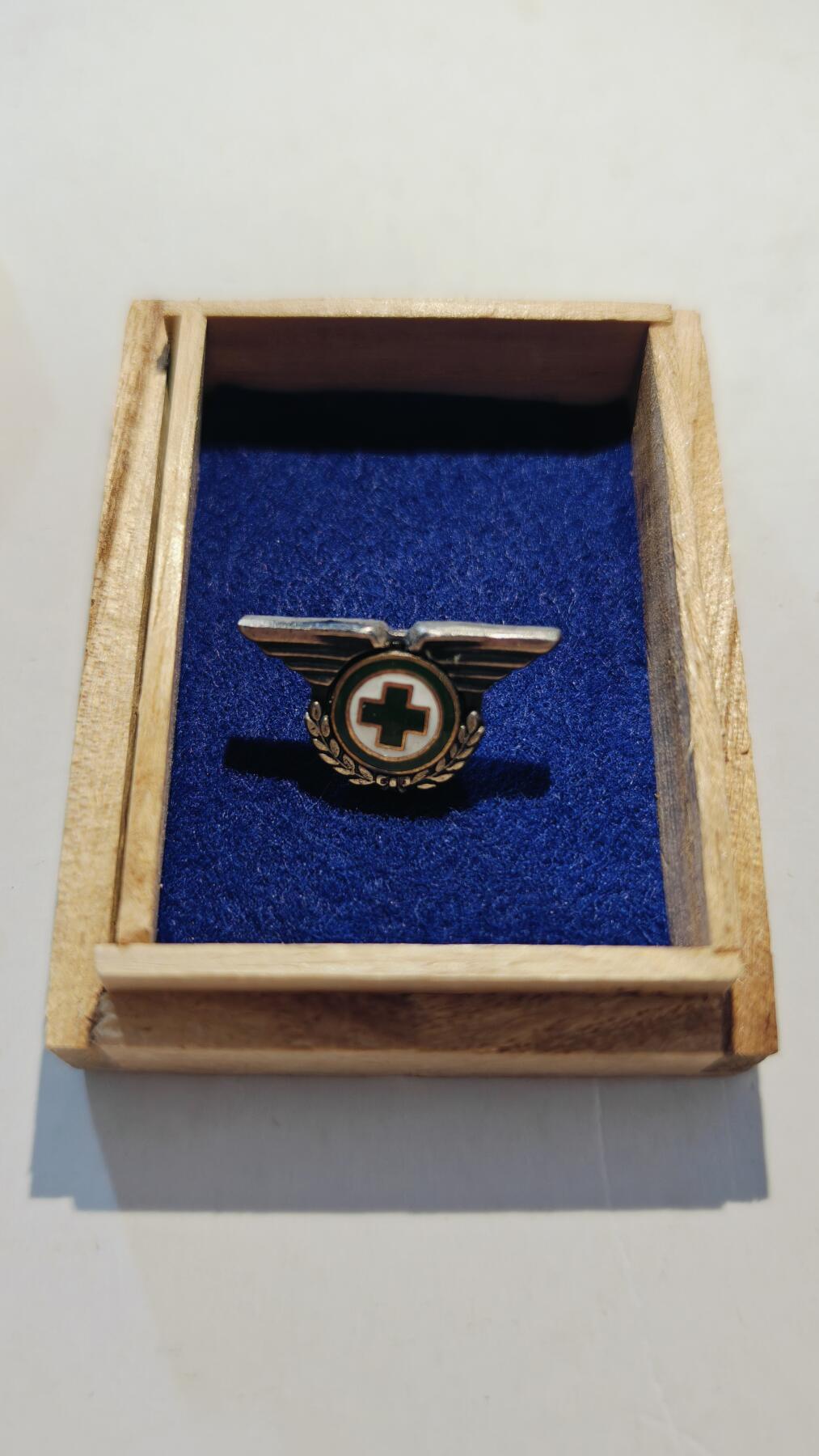 东亚勋章徽章主题拍卖7（80件） 交通安全绿十字略章