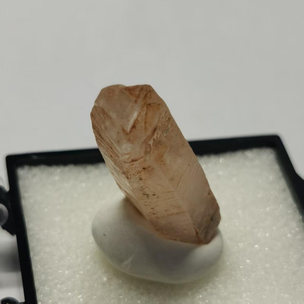 七河·世界币章矿标杂件每周小拍（总第36期）（周一结标） 藏家出品 X738（1）马达加斯加红泥油胆水晶原石 盒子矿 本件拍品由合作藏家邮寄