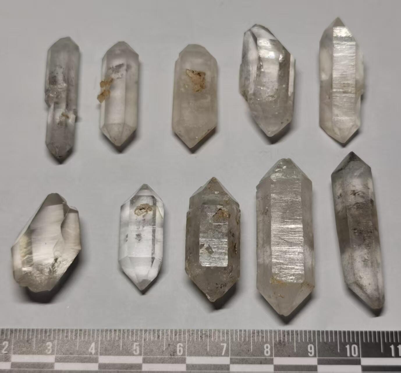 七河·世界币章矿标杂件每周小拍（总第36期）（周一结标） 藏家出品 X729（5） 浅色系云贵闪灵水晶原石一组10件  本件拍品由合作藏家邮寄