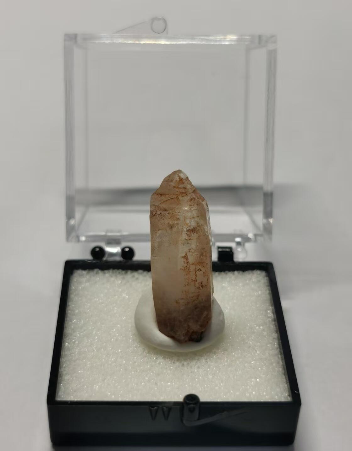 七河·世界币章矿标杂件每周小拍（总第36期）（周一结标） 藏家出品 X738（1）马达加斯加红泥油胆水晶原石 盒子矿 本件拍品由合作藏家邮寄