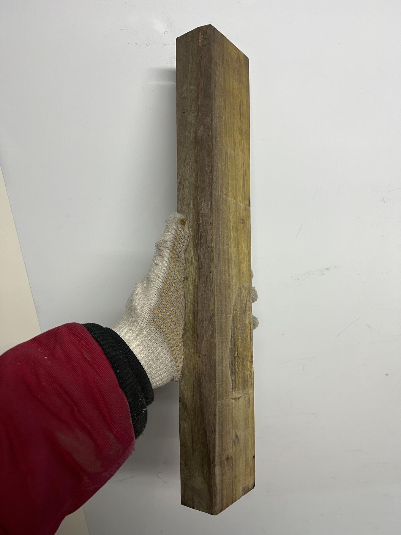 零元拍：NO.10 爆满金丝乌木金丝楠 可做镇尺 切牌子，无需打磨就已经金光闪闪。满金丝药香，尺寸约：41.5/7/3.5厚CM。