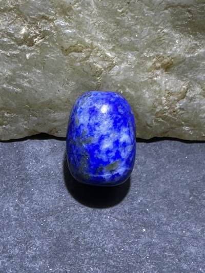 阿富汗老矿青金石随形小桶珠一颗， - 阿富汗老矿青金石随形小桶珠一颗，