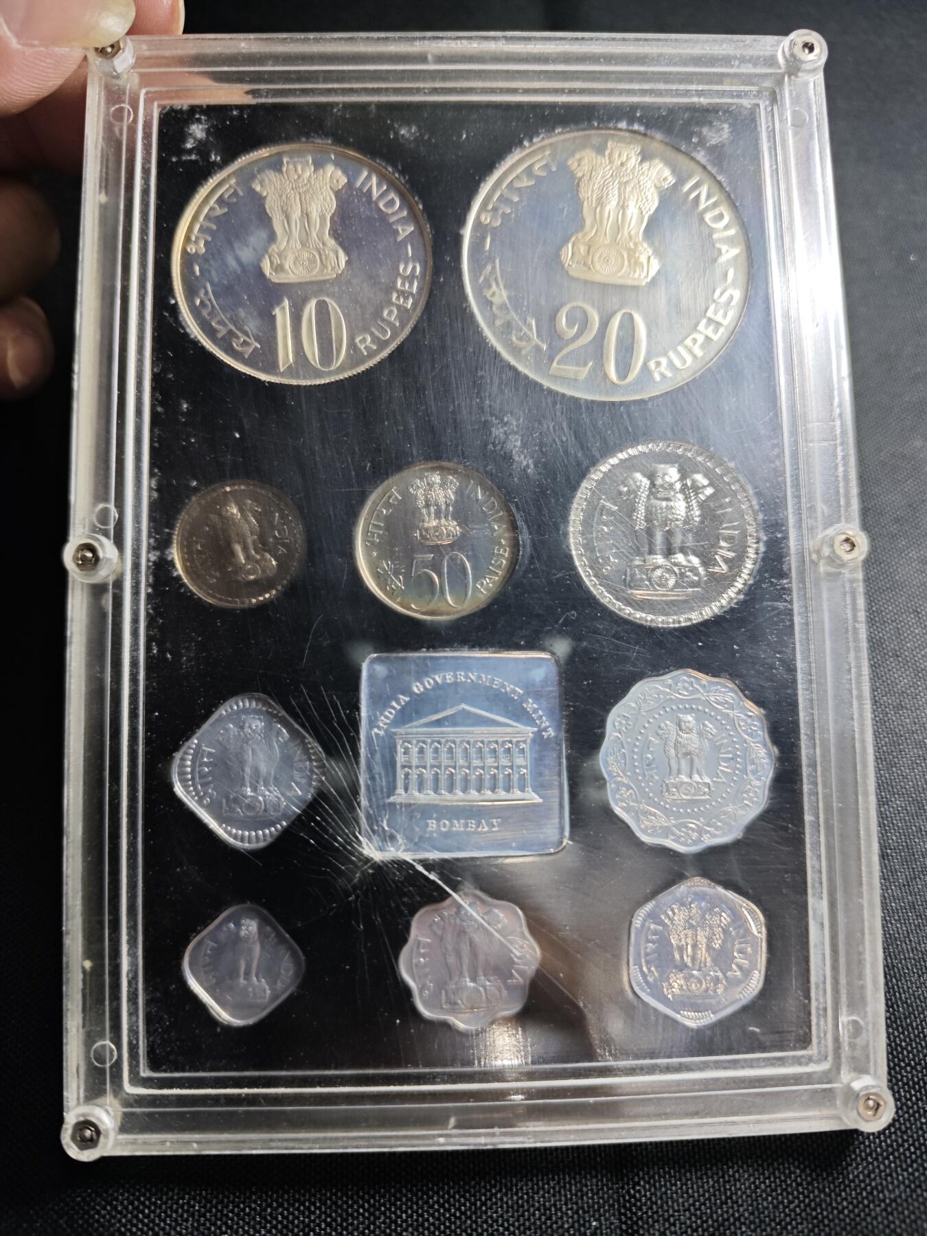 KK钱币收藏小铺  第400期  百期特拍（四拍之四）2月预留时间 周末发货  1973印度官方大小面值精制套币 盒套齐全 有氧化