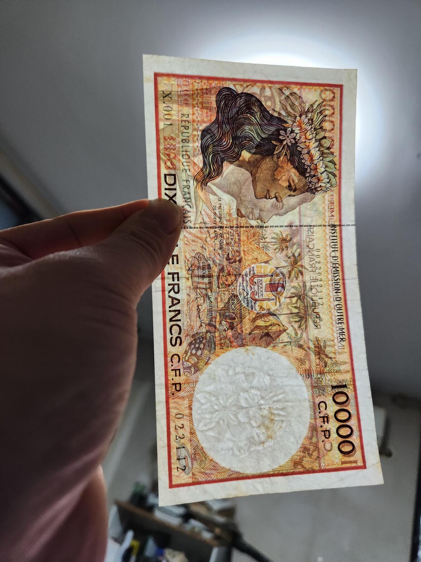 1月29号晚上8点 外国纸币自动截拍第15场 法属太平洋1985年10000法朗(世界十大最漂亮纸币第一名) 