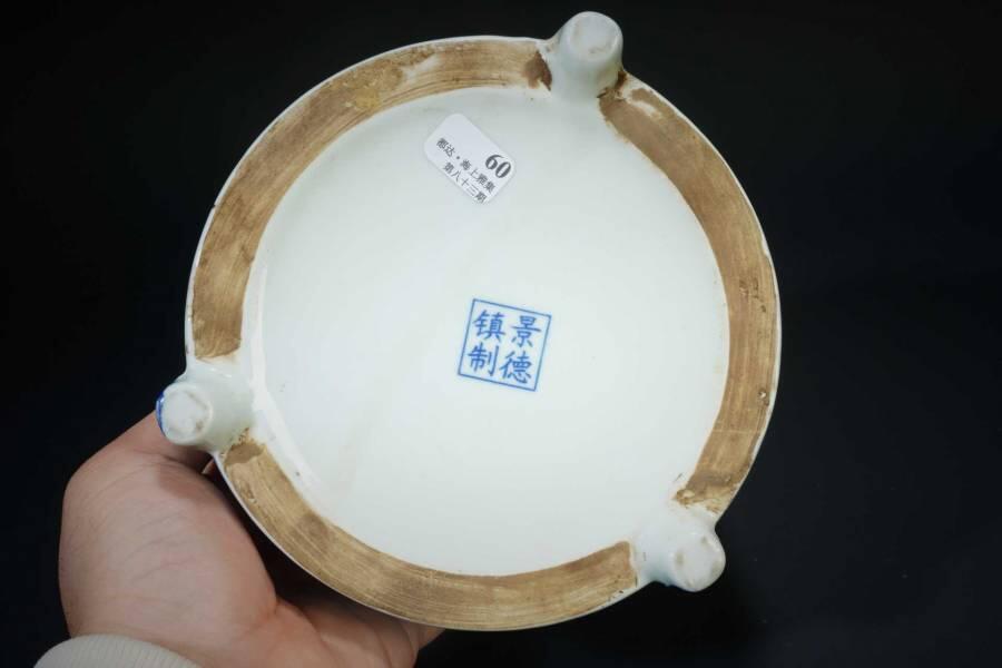 上海都达杂项专场十二（全场包邮】 青花花鸟纹三足盖罐83-60