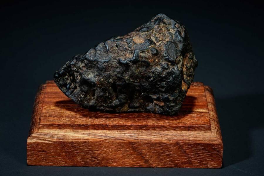 上海都达杂项专场十二（全场包邮】 陨石连座89-2