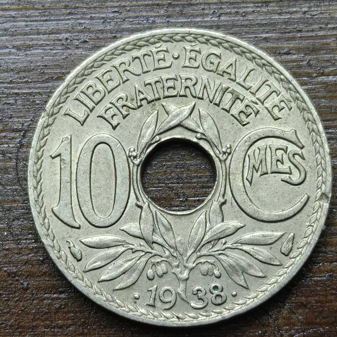 【铜匠收藏】★第142★散币专场 不寄存，30包邮。不满30元，支付5元运费。《接受代拍 代送NGC评级》 66【无寄存】法国 1938年 10分 中孔 镍青铜币