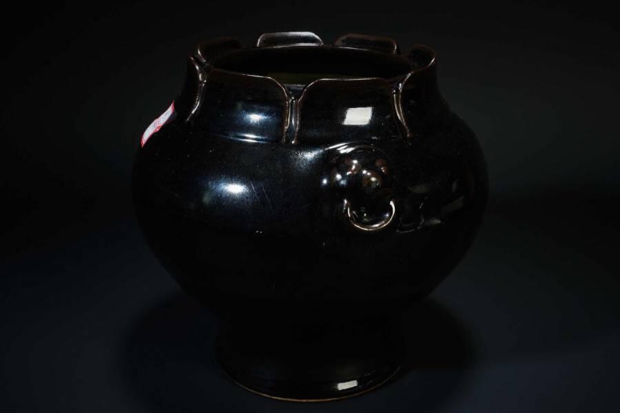 上海都达杂项专场十二（全场包邮】 乌金釉莲花口兽耳尊83-63