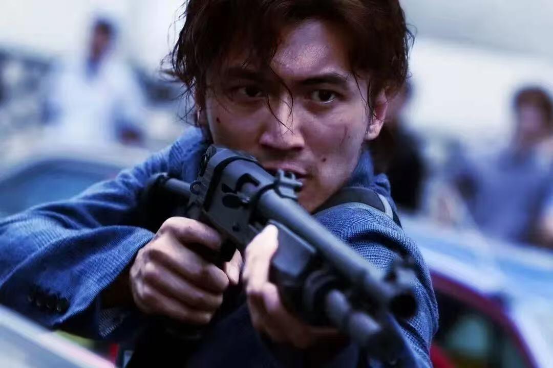 零元拍：导演林超贤和男主角谢霆锋双亲签《逆战》英皇娱乐正版DVD