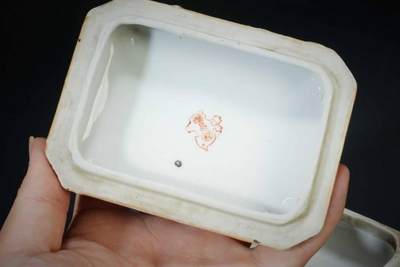 上海都达杂项专场90【全场包邮】  粉彩花卉肥皂盒83-57