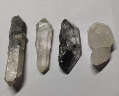 七河·世界币章矿标杂件每周小拍（总第36期）（周一结标） - 藏家出品X728（7）小手握大小的云贵闪灵水晶原石一组4件60多克 本件拍品由合作藏家邮寄