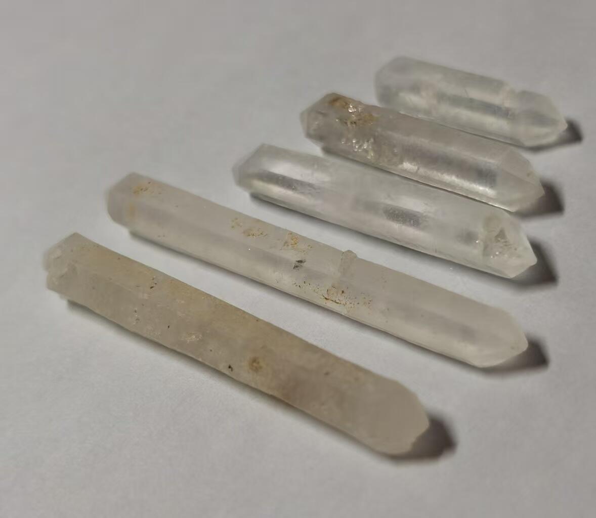 七河·世界币章矿标杂件每周小拍（总第36期）（周一结标） 藏家出品 X709（1）小长条 云贵闪灵水晶原石 一组5件 本件拍品由合作藏家邮寄