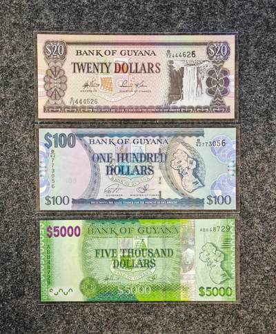 【礼羽收藏】🌏世界钱币拍卖第122期 - （一组3张）美洲 圭亚那 20.100.5000.  全新UNC