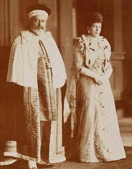 英国1902年 爱德华七世和皇后加冕礼高浮雕精制大铜章 40MM