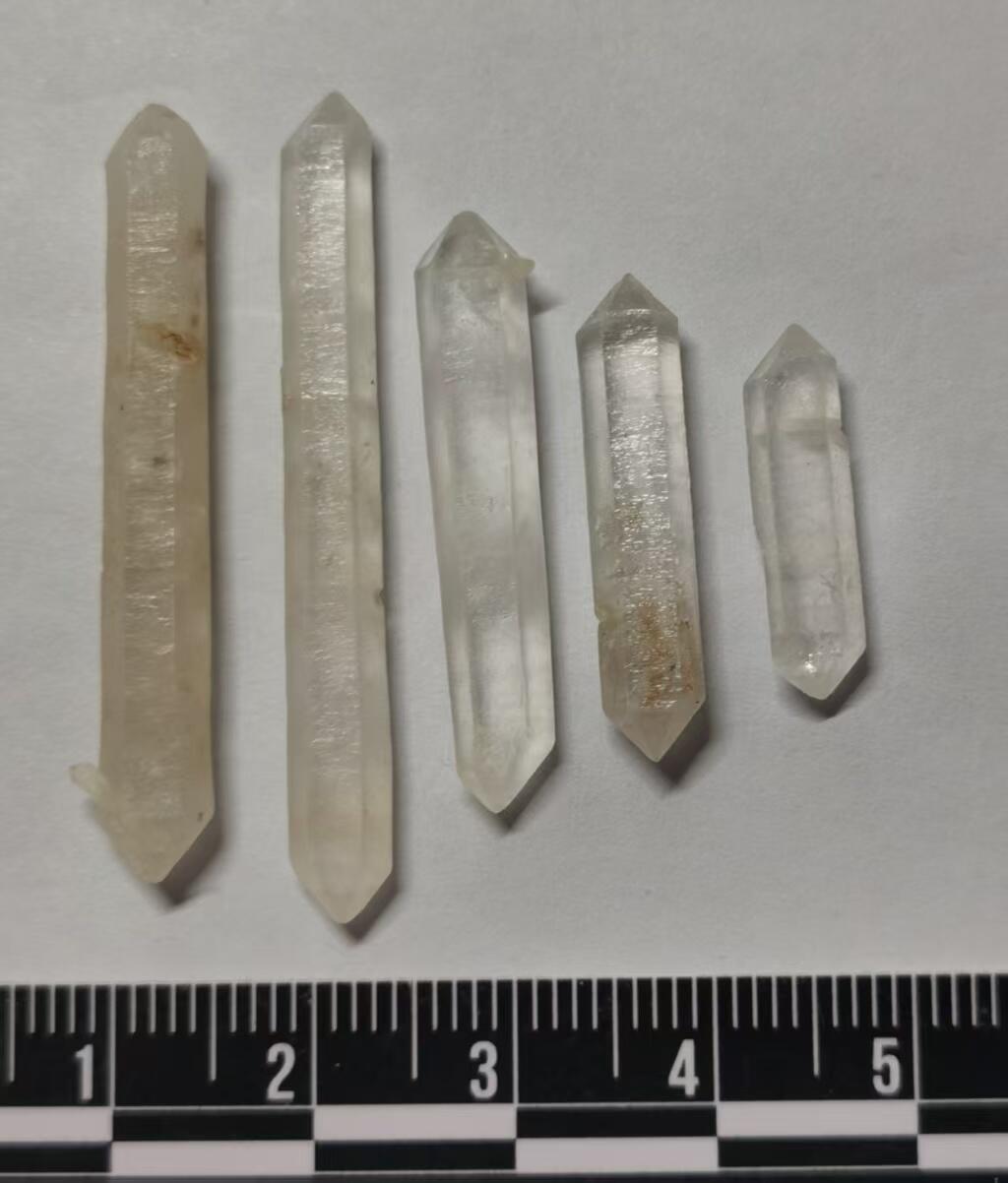 七河·世界币章矿标杂件每周小拍（总第36期）（周一结标） 藏家出品 X709（1）小长条 云贵闪灵水晶原石 一组5件 本件拍品由合作藏家邮寄