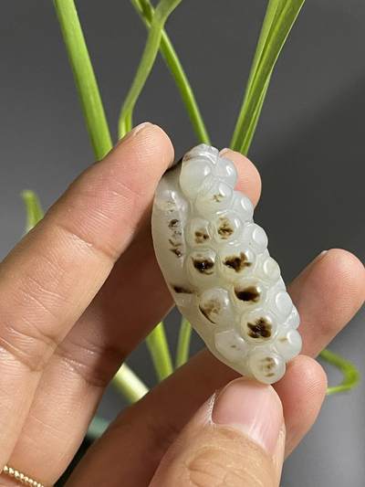 喵了个咪的第二期玉器杂项拍卖 - 和田玉葡萄挂坠