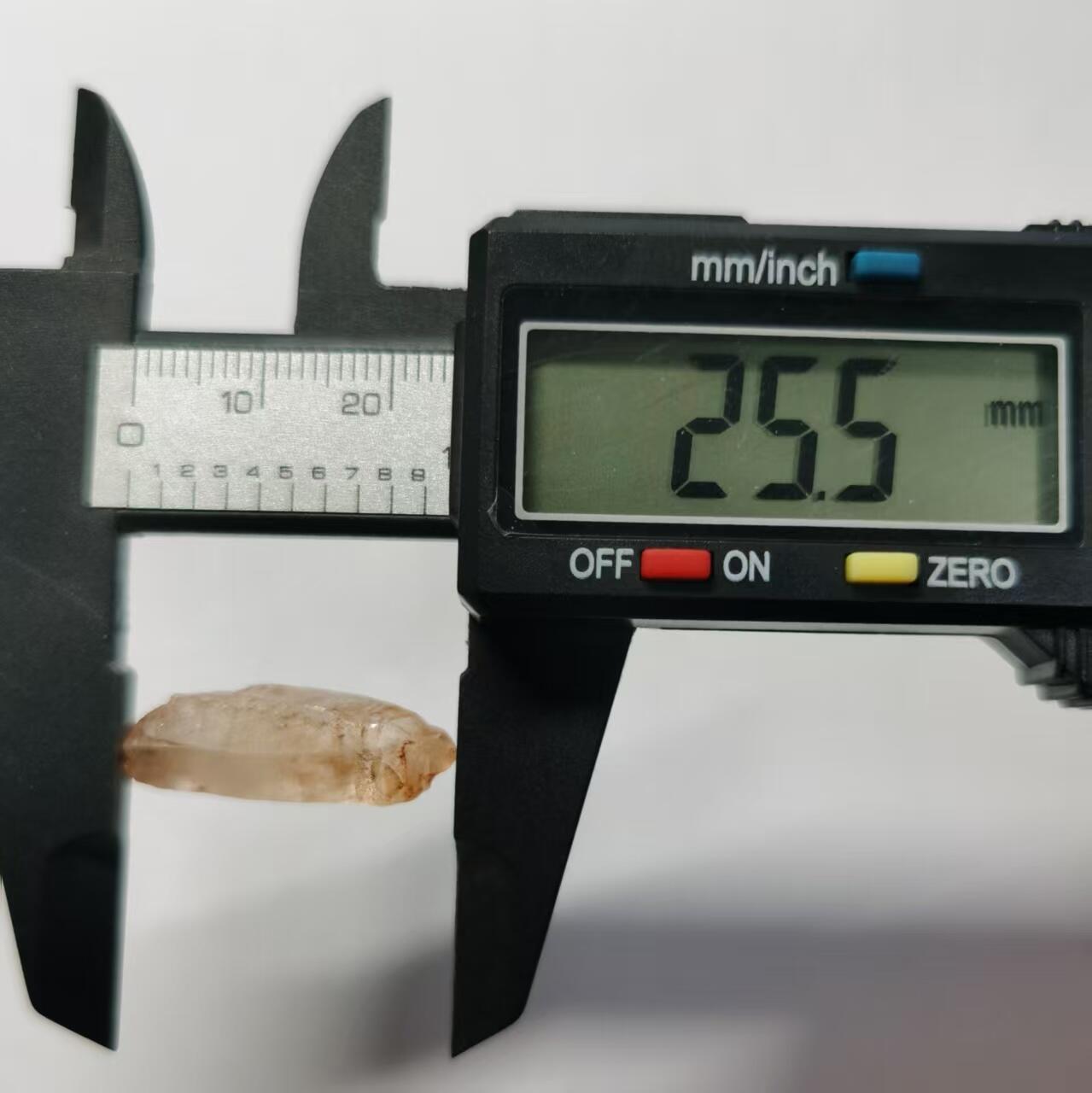 七河·世界币章矿标杂件每周小拍（总第36期）（周一结标） 藏家出品 X738（1）马达加斯加红泥油胆水晶原石 盒子矿 本件拍品由合作藏家邮寄