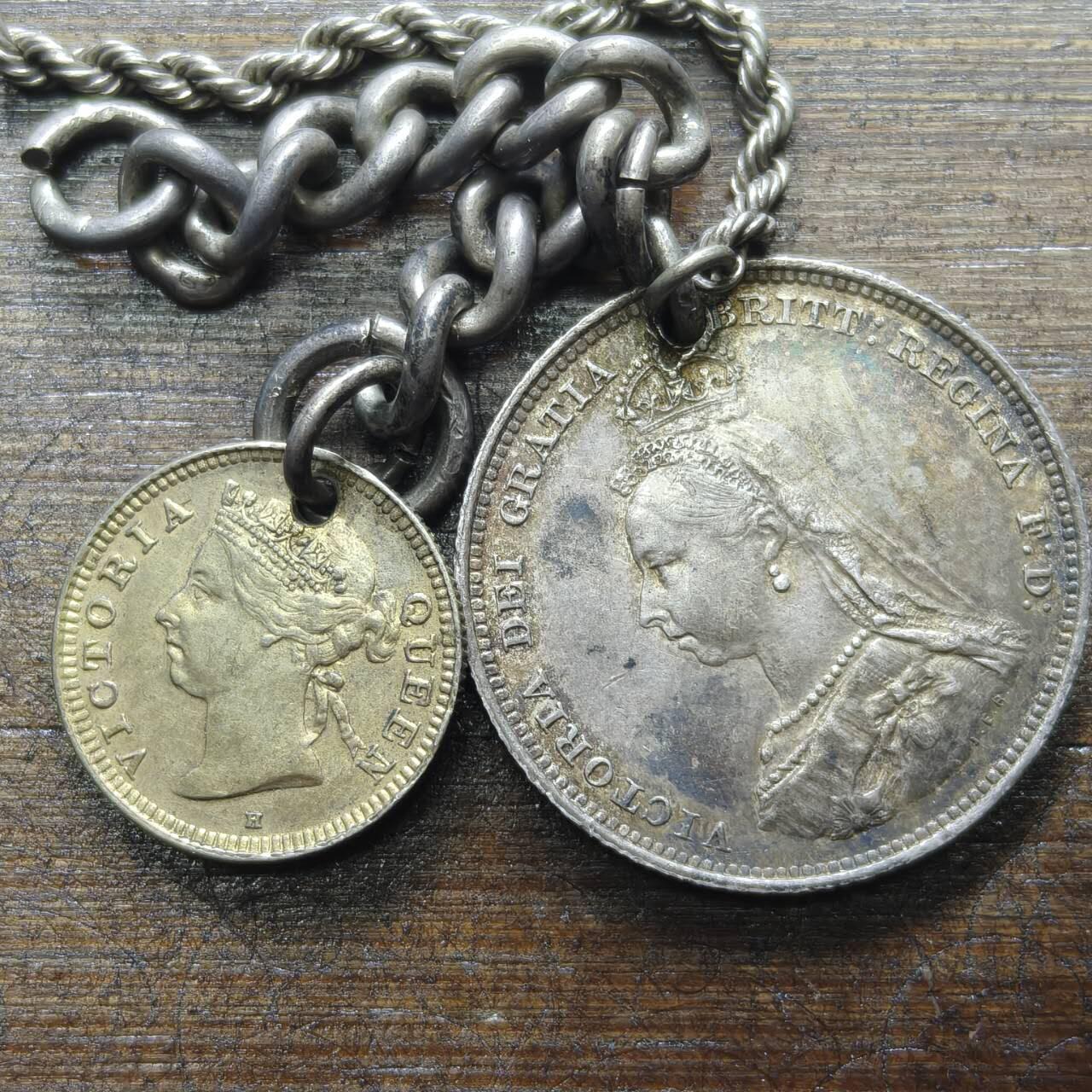 【春节前最后一拍，下一场3.3号】★第139加场★银币专场 不寄存，200包邮。不满200元，支付5元运费。《接受代拍 代送NGC评级》 8【无寄存】1890年香港5先/1887年英国维多利亚时期1先令