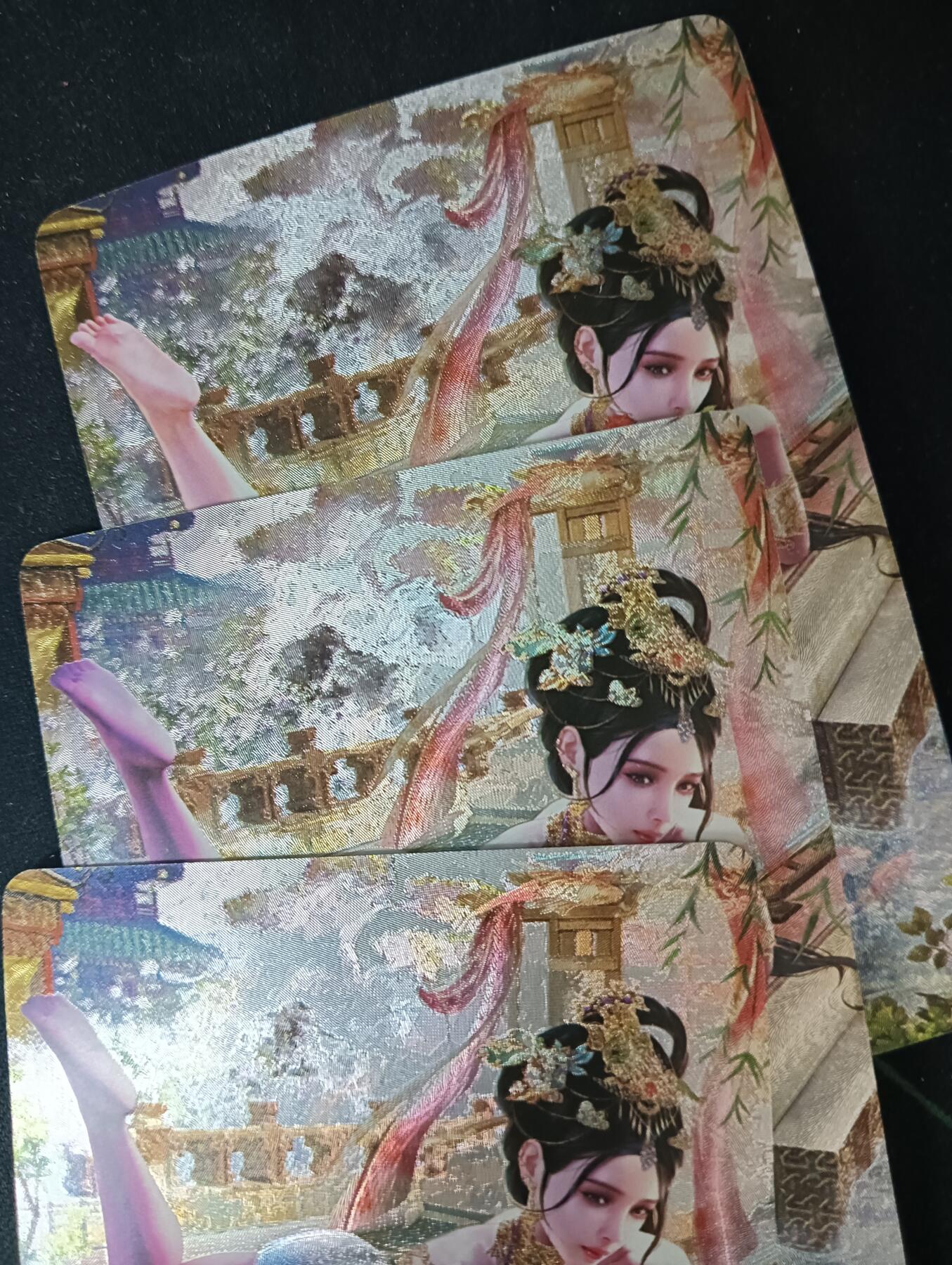 花开卡拍第61期（3月7号周六截拍，品控勿拍!!!拍品不寄存，运费5元（新疆需补运费差价或顺丰到付），自制卡难免瑕疵，可能存在轻微撞角爆边等出厂瑕疵，品控介意勿拍！） 燎原 绝色绘卷 西施 粗闪3张，有张经典通病麻子腿介意勿拍