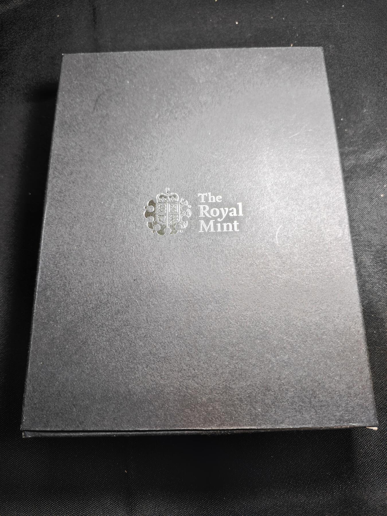 KK钱币收藏小铺  第400期  百期特拍（四拍之四）2月预留时间 周末发货  2008英国女王盾牌精制套币 盒证齐全